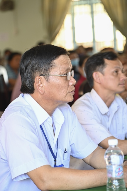 Giving Tet gifts to poor and near-poor households of Quang Phap Pagoda - Tay Ninh