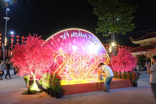 Toàn cảnh Chùa Hoằng Pháp lung linh trong những đêm cận Tết Quý Mão