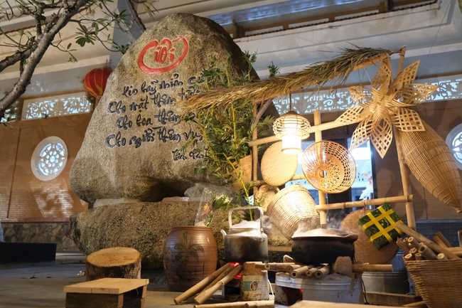 Toàn cảnh Chùa Hoằng Pháp lung linh trong những đêm cận Tết Quý Mão