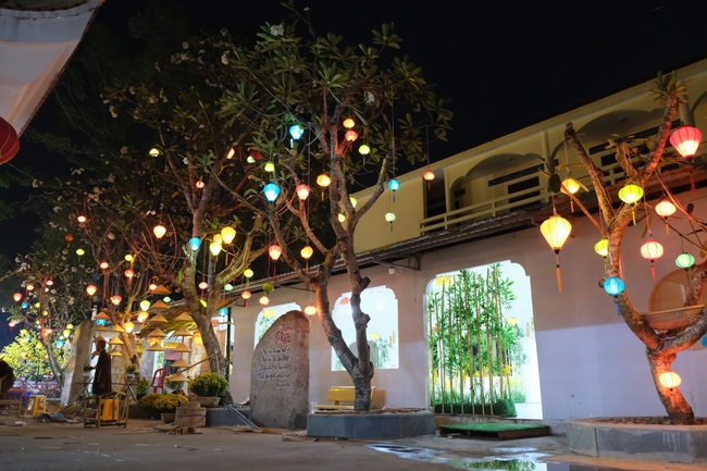 Toàn cảnh Chùa Hoằng Pháp lung linh trong những đêm cận Tết Quý Mão