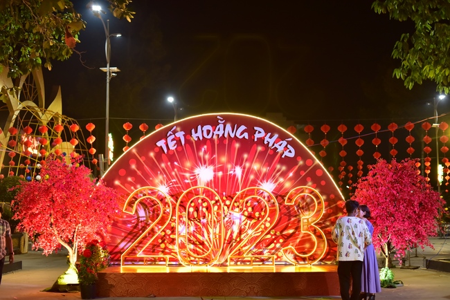 Toàn cảnh Chùa Hoằng Pháp lung linh trong những đêm cận Tết Quý Mão