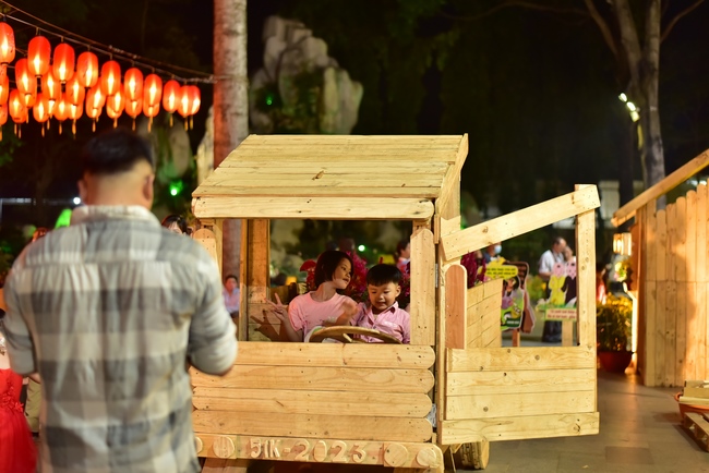 Toàn cảnh Chùa Hoằng Pháp lung linh trong những đêm cận Tết Quý Mão