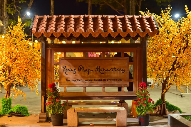 Toàn cảnh Chùa Hoằng Pháp lung linh trong những đêm cận Tết Quý Mão