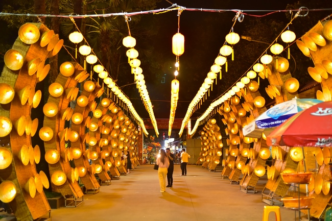 Toàn cảnh Chùa Hoằng Pháp lung linh trong những đêm cận Tết Quý Mão