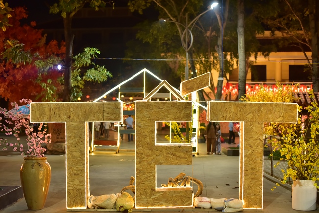 Toàn cảnh Chùa Hoằng Pháp lung linh trong những đêm cận Tết Quý Mão