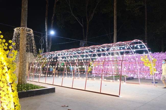 Toàn cảnh Chùa Hoằng Pháp lung linh trong những đêm cận Tết Quý Mão