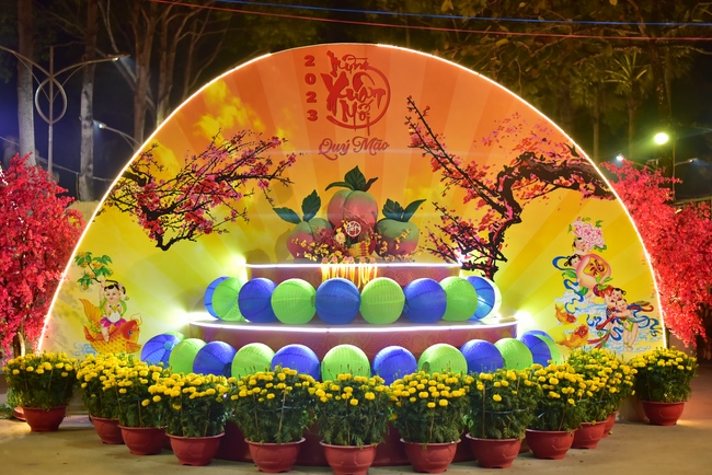 Toàn cảnh Chùa Hoằng Pháp lung linh trong những đêm cận Tết Quý Mão