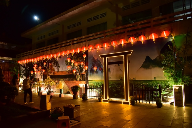 Toàn cảnh Chùa Hoằng Pháp lung linh trong những đêm cận Tết Quý Mão