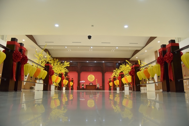 Toàn cảnh Chùa Hoằng Pháp lung linh trong những đêm cận Tết Quý Mão