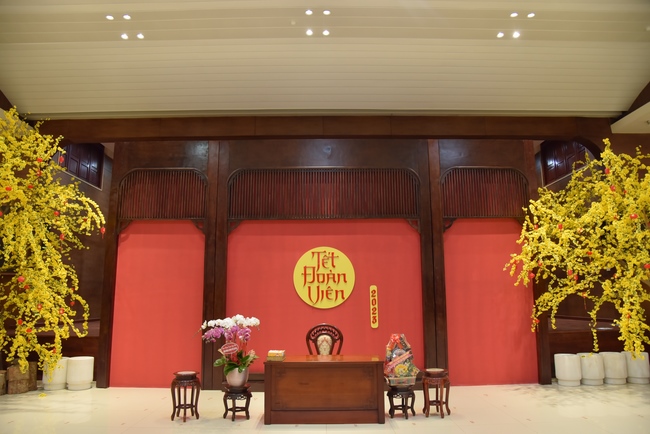 Toàn cảnh Chùa Hoằng Pháp lung linh trong những đêm cận Tết Quý Mão