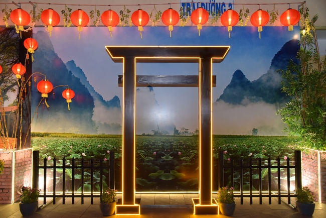 Toàn cảnh Chùa Hoằng Pháp lung linh trong những đêm cận Tết Quý Mão