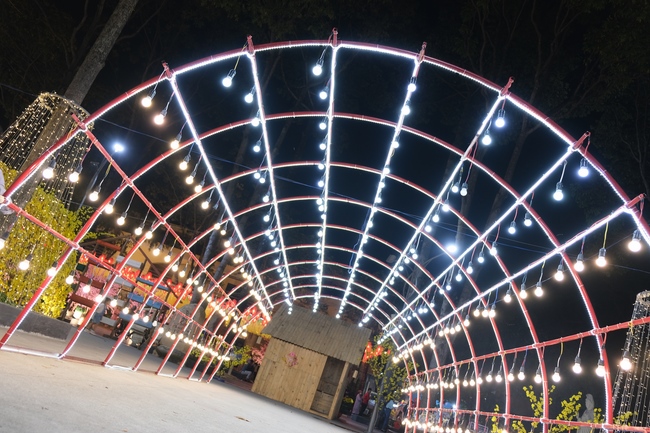 Toàn cảnh Chùa Hoằng Pháp lung linh trong những đêm cận Tết Quý Mão