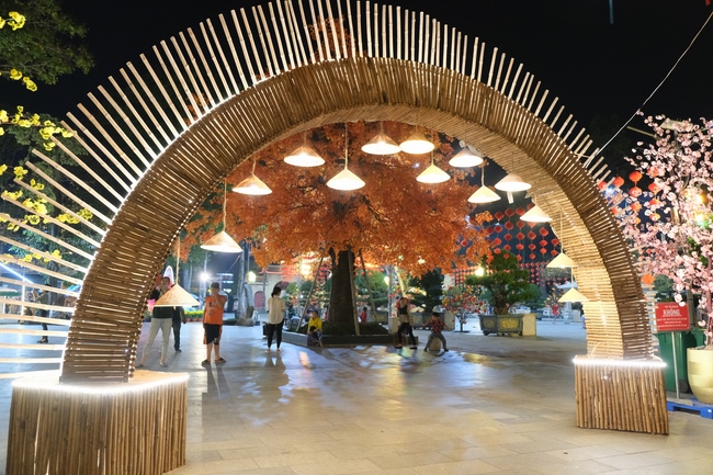 Toàn cảnh Chùa Hoằng Pháp lung linh trong những đêm cận Tết Quý Mão