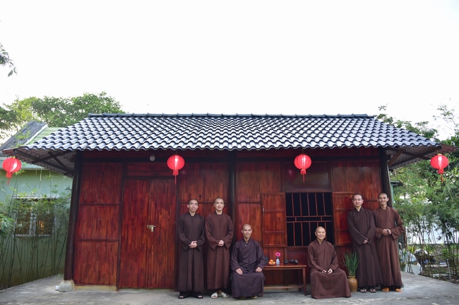 Thăm Thủy Hoa Viên