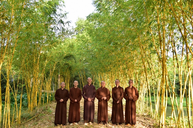 Thăm Thủy Hoa Viên