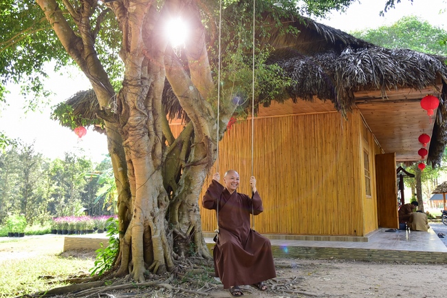 Thăm Thủy Hoa Viên