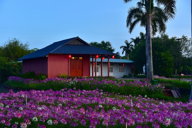 Thăm Thủy Hoa Viên