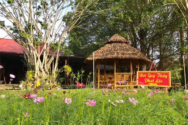 Thăm Thủy Hoa Viên