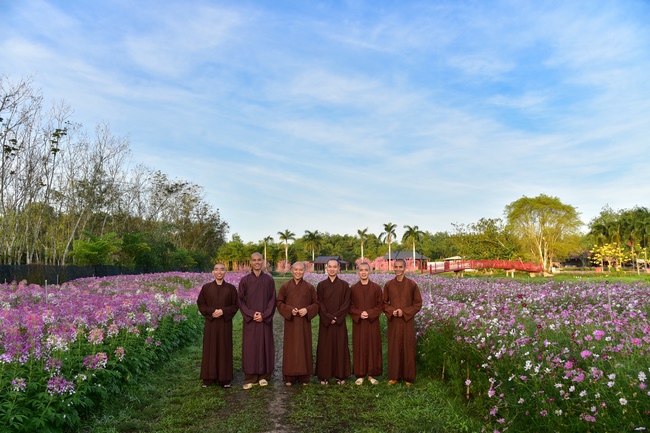 Thăm Thủy Hoa Viên