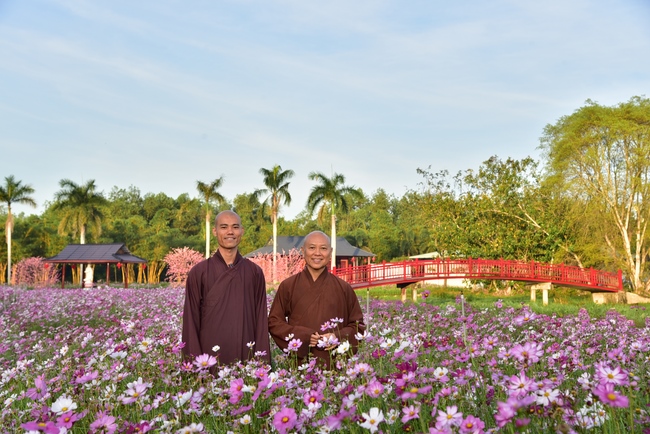 Thăm Thủy Hoa Viên