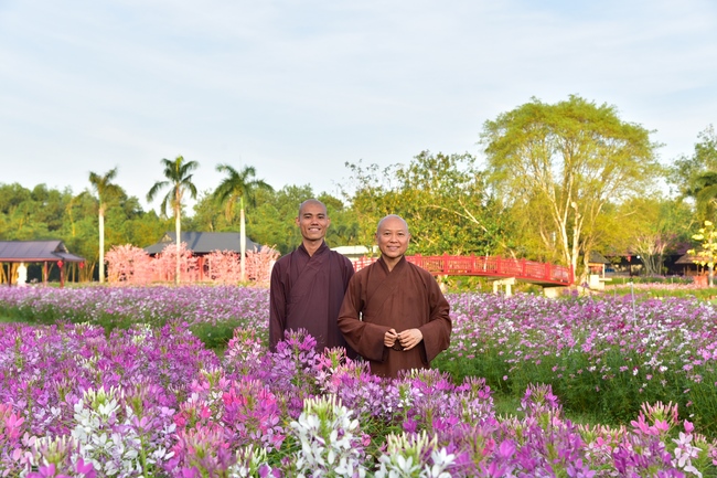 Thăm Thủy Hoa Viên