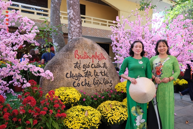 Sightseeing in spring 2023