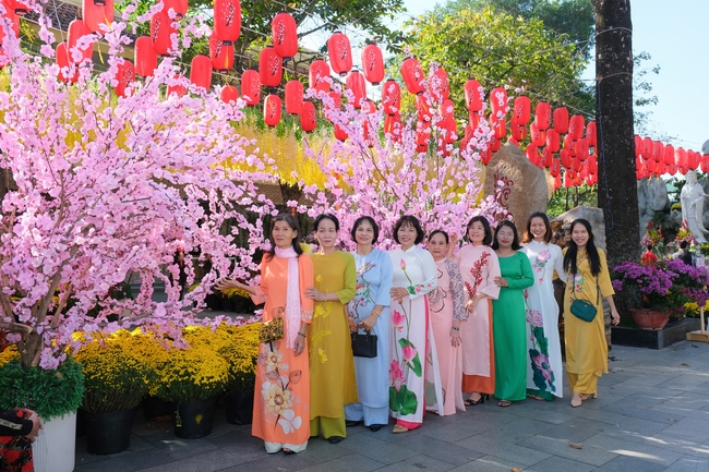 Sightseeing in spring 2023