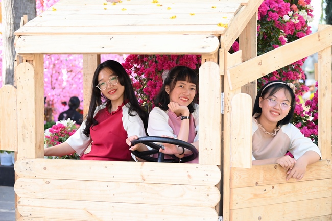 Sightseeing in spring 2023