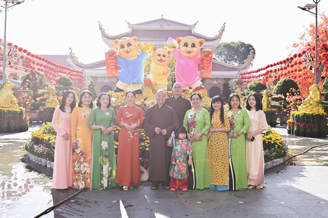 Sightseeing in spring 2023