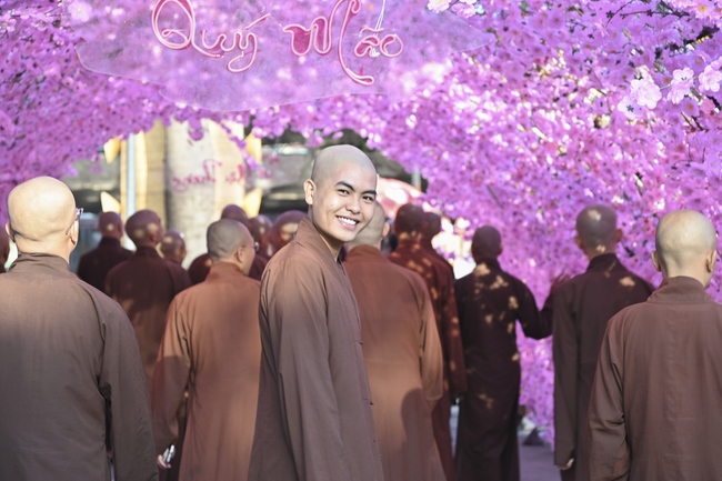 Welcome the Spring beside the Master