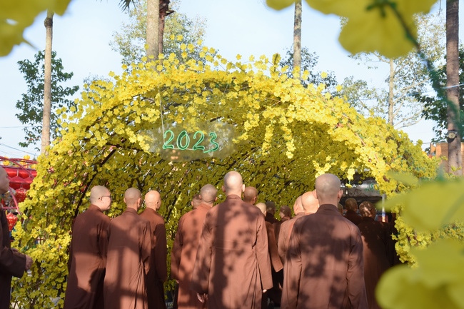 Welcome the Spring beside the Master