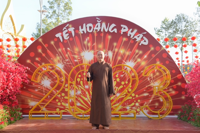 Welcome the Spring beside the Master