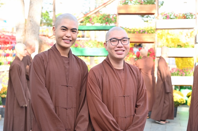 Welcome the Spring beside the Master