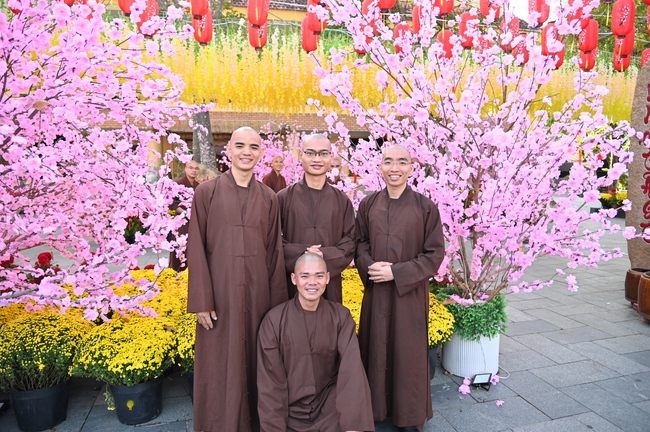 Welcome the Spring beside the Master