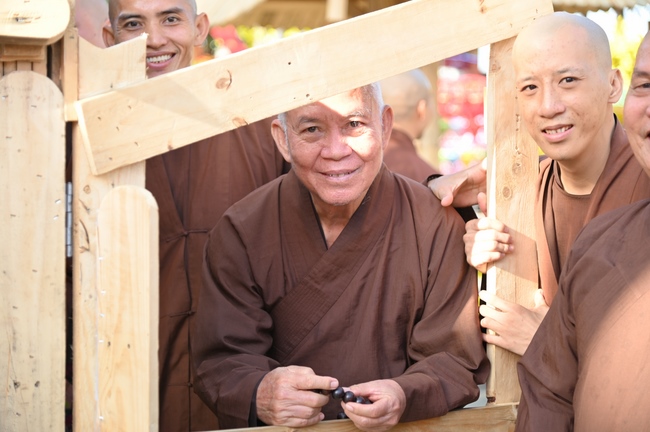 Welcome the Spring beside the Master