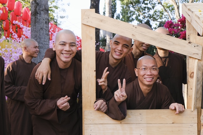 Welcome the Spring beside the Master