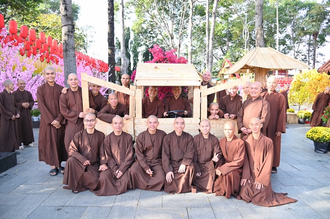 Welcome the Spring beside the Master