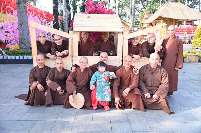 Welcome the Spring beside the Master