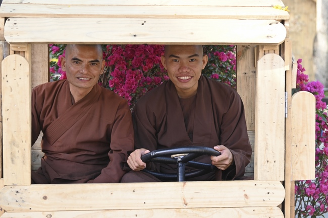 Welcome the Spring beside the Master