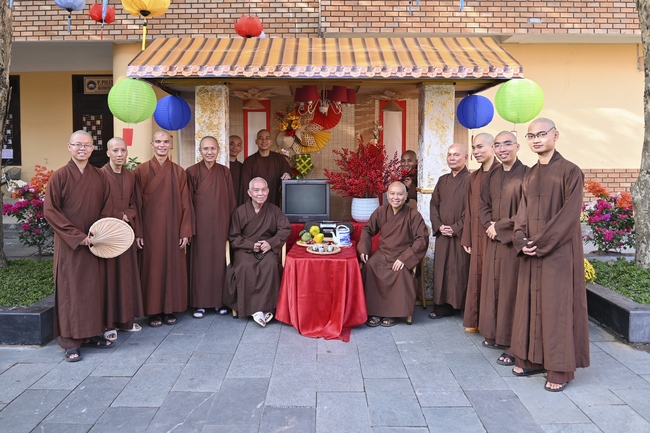 Welcome the Spring beside the Master