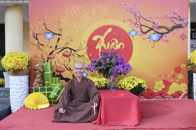 Welcome the Spring beside the Master