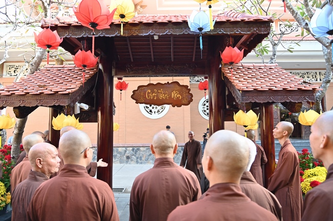 Welcome the Spring beside the Master