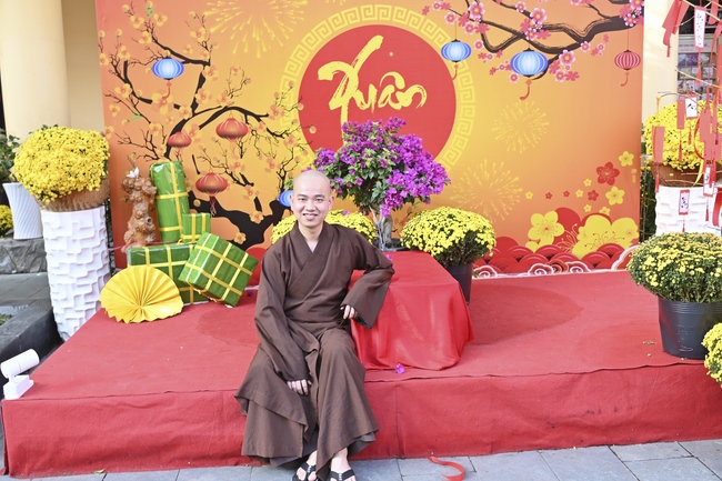 Welcome the Spring beside the Master