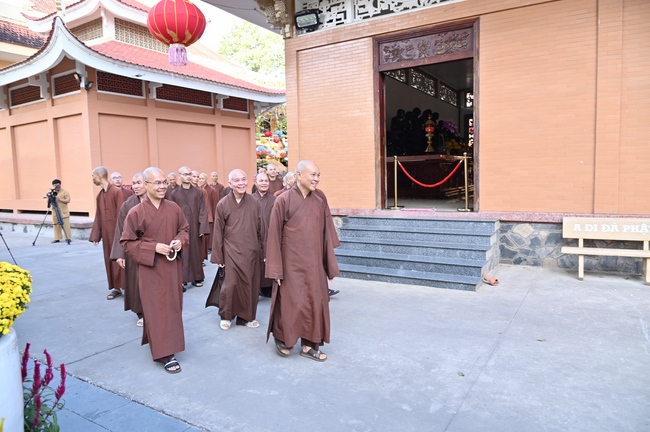 Welcome the Spring beside the Master