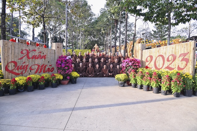 Welcome the Spring beside the Master