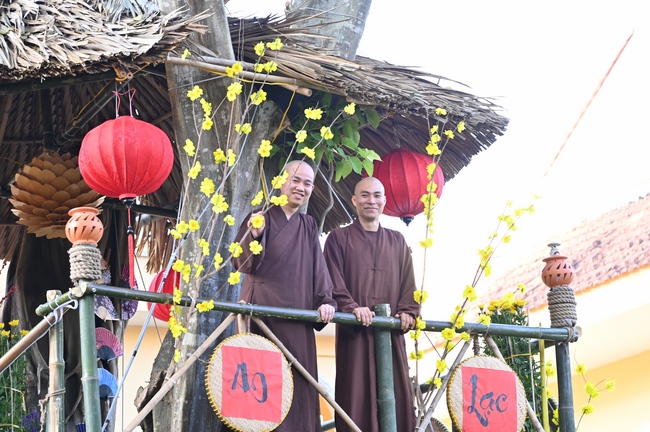 Welcome the Spring beside the Master