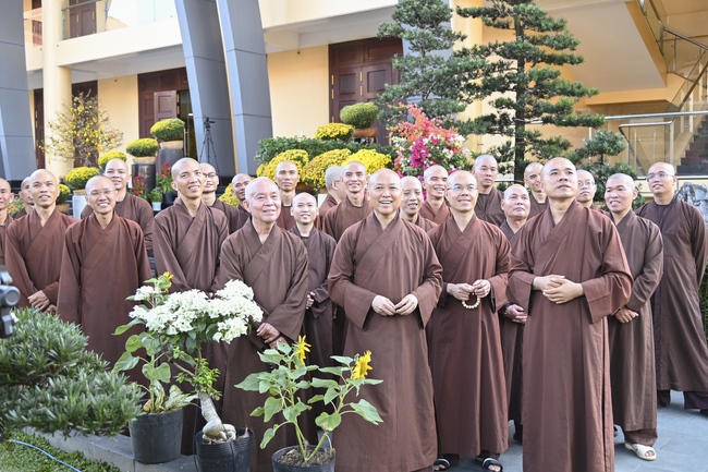 Welcome the Spring beside the Master