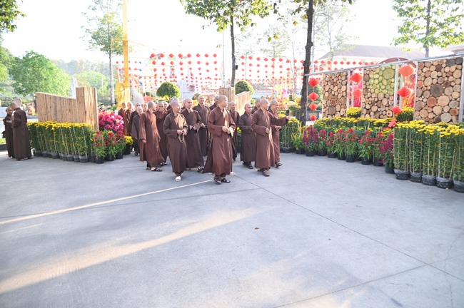 Welcome the Spring beside the Master