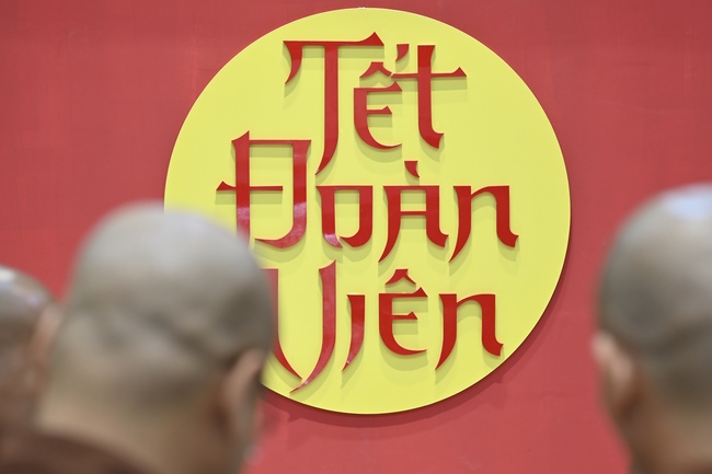 Welcome the Spring beside the Master