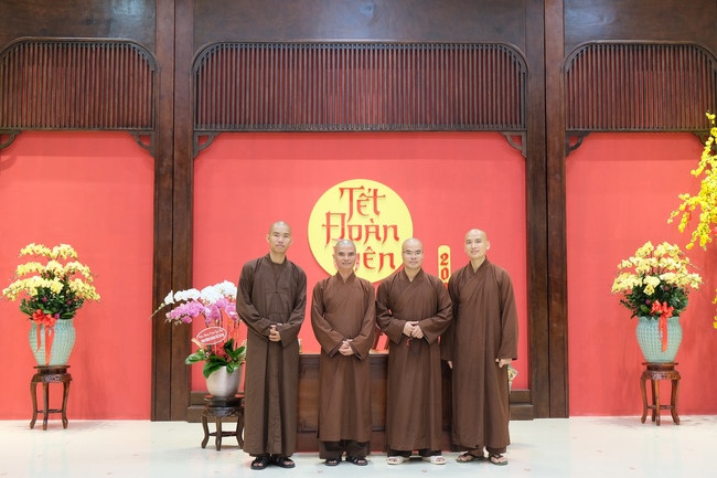 Welcome the Spring beside the Master